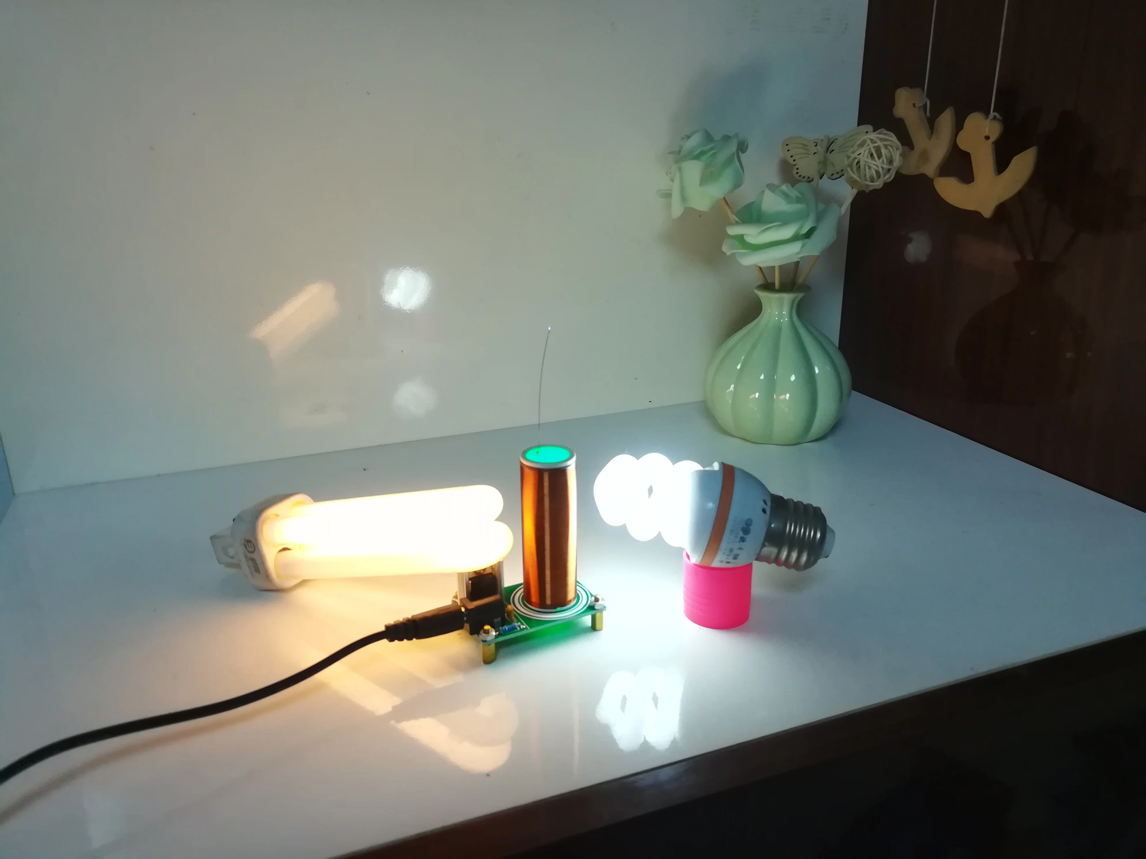 Kit d'accessoires magiques Mini bobine Tesla, pièces de rechange pour bricolage, technologie d'éclairage spatial, Production électronique