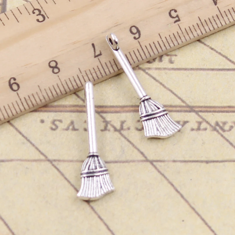 20szt Charms Beson Broom 27x10mm Tybetański Brąz Srebrny Kolor Wisiorki Antyczna Biżuteria DIY Ręcznie robione Rzemiosło