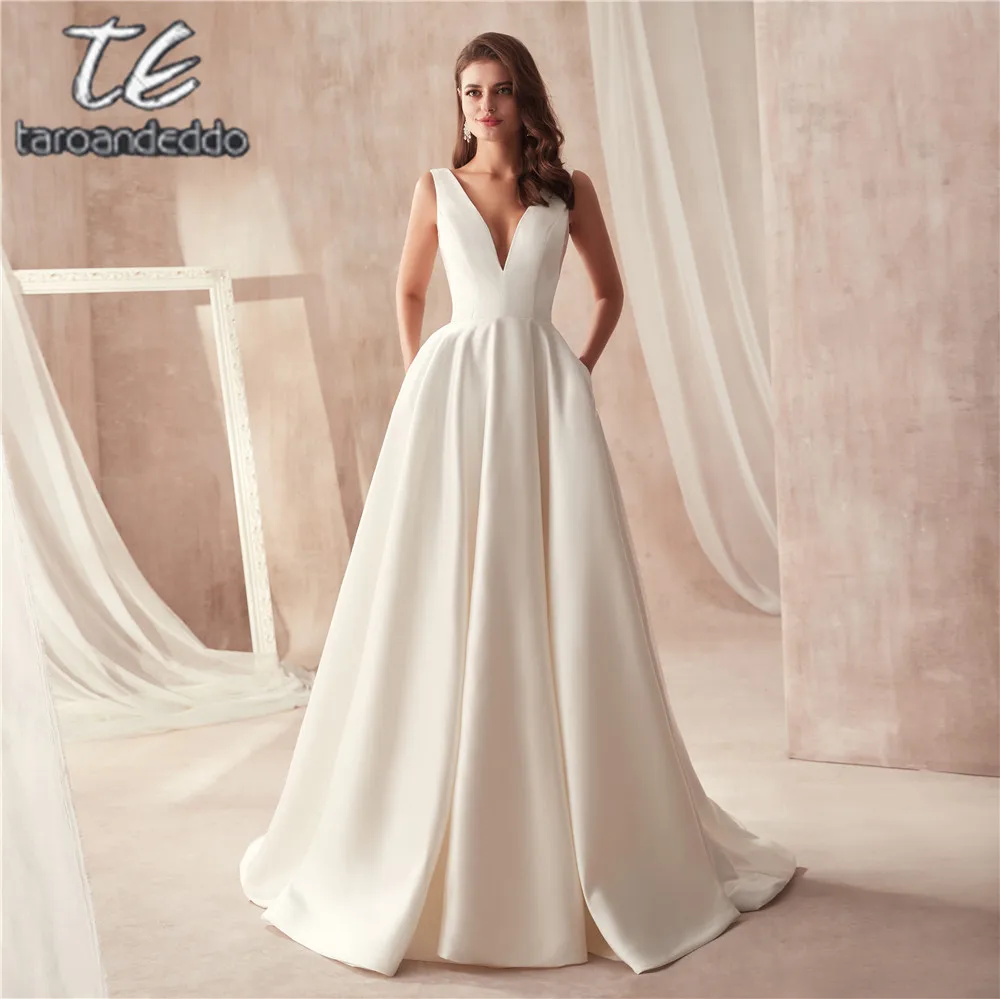 Famous Design Satin Wedding Dress with Pocket V-neck Cutout Side Bridal Dress Open Back With Pocket