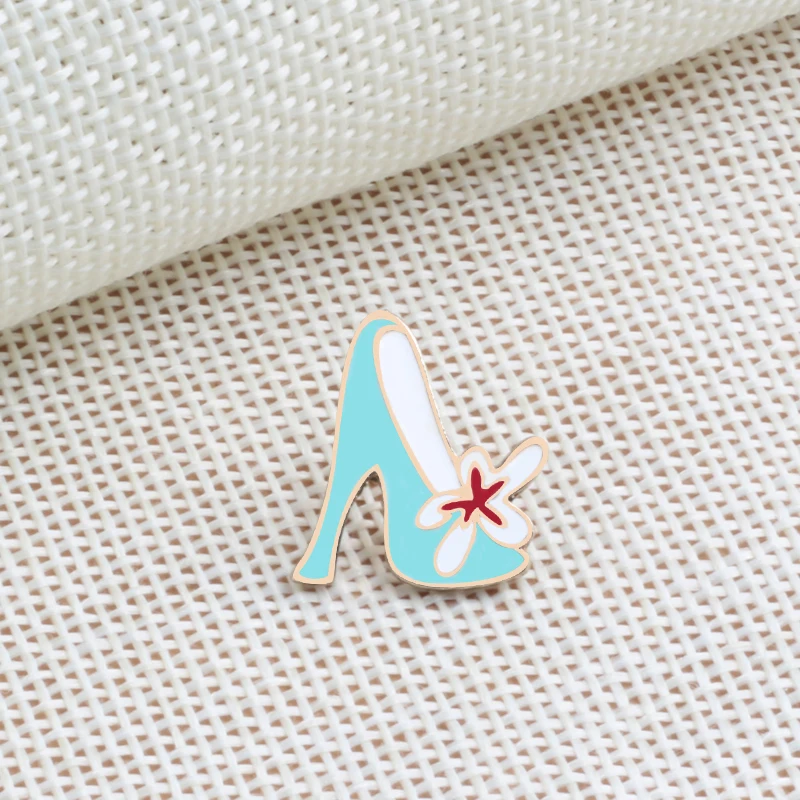 Fashion Brooch Skates Skateboard Sandals High Heels Women Enamel Badge Pins Shoes Metal Icon Shirts Jackets Backpacks Button Pin