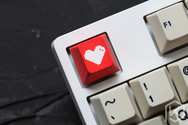 Novelty cherry profile dip dye and sculpture pbt keycap for mechanical keyboard laser etched legends pixel heart black red white