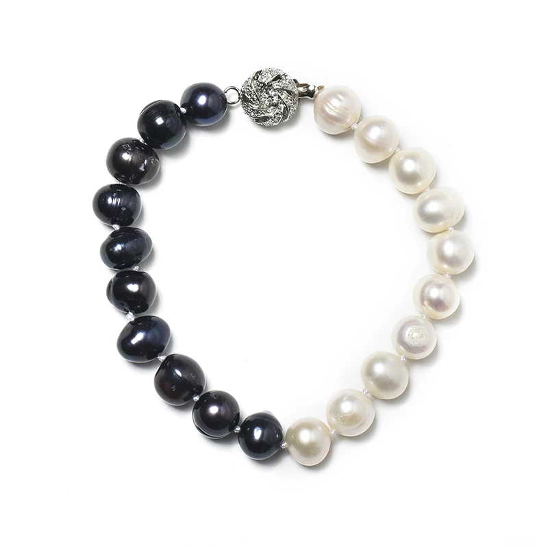 

9-10 mm Freshwater Natural pearl Bracelet Has beads of Pure Black on One side and beads of Pure white on the other