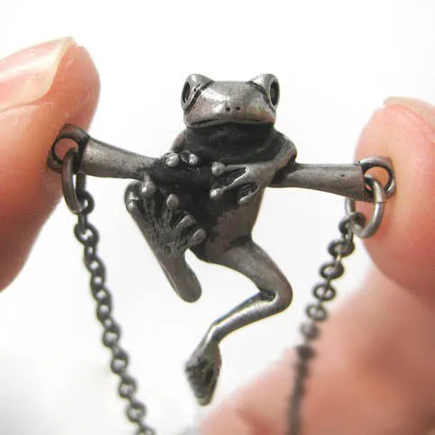 Cxwind Cute Baby Frog on a Branch Animal Charm Necklace Adorable 3D Frog Pendant Necklace Jewelry Collar Accessories Pendant