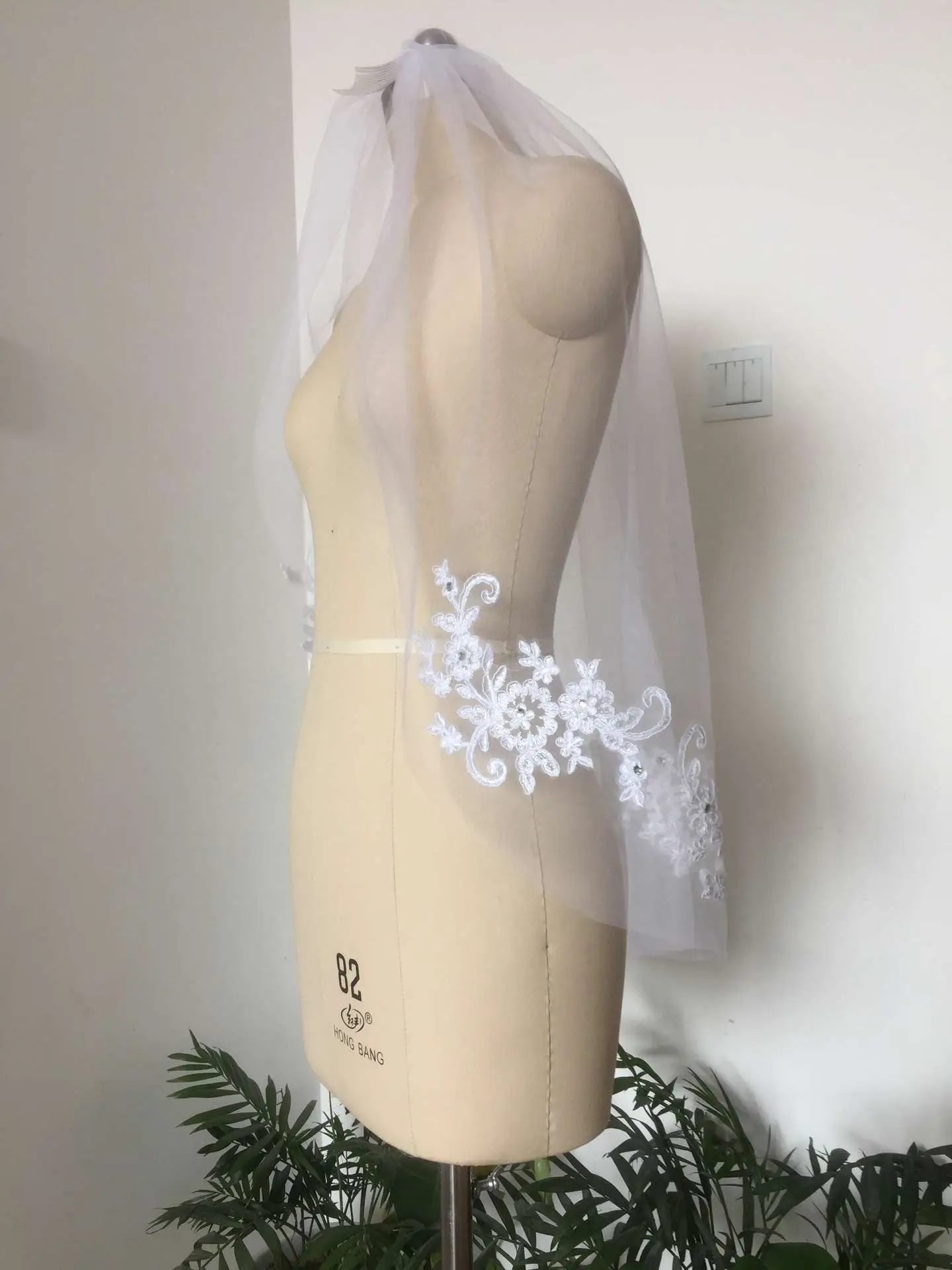 Lace Bridal Veil 1 Layer White Ivory Bridal Wedding Dress veil with Comb Fingertip Length Rhinestone applique Bride vail 80cm