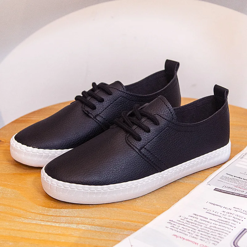Sneakers bianche da donna tinta unita stile base All Match scarpe da donna tacco piatto in morbida pelle stringate scarpe da ragazza di buona