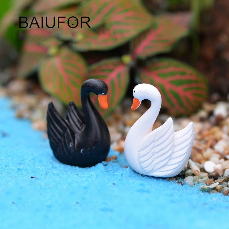 Mini ornamento romântico de casal, figuras de terrário para decoração de jardim, jardim das fadas em branco e preto, 2 peças