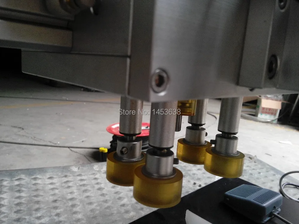 Freies Verschiffen YL-P Spray Kopf Kappe Schrauben Maschine, spray caps anziehen Maschine, Schraube caps capping maschine