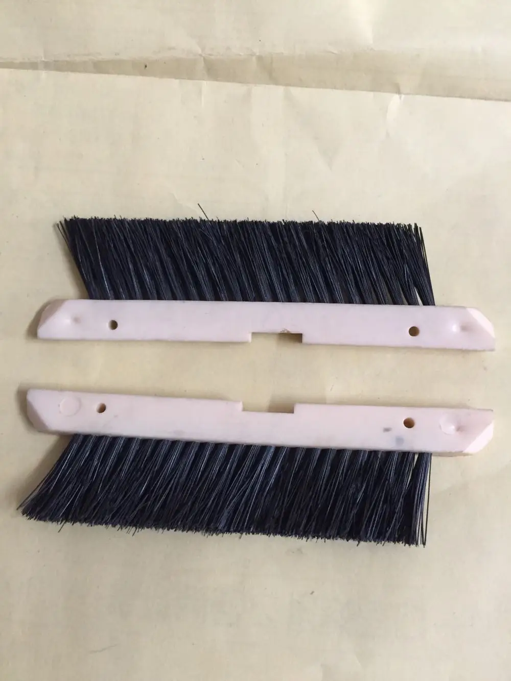 

4pcs Clearing Brush Spare Parts for Silver Reed Knitting Machine 4.5/3.6mm SK210 SK218 SK280 360 SK840 F270 370