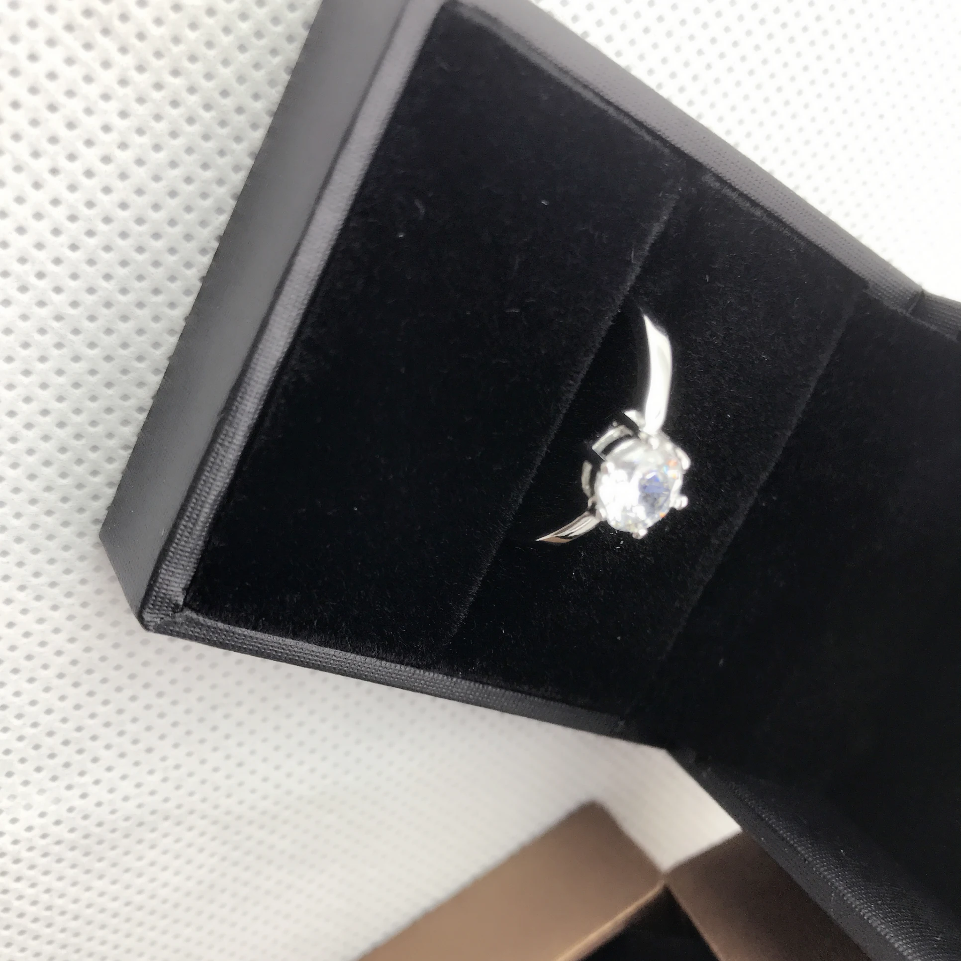 High Quality PU Leather Gift Jewelry Ring Earrings Display Box Holder Wedding Engagement Ring Storage Box Presentation Show Case