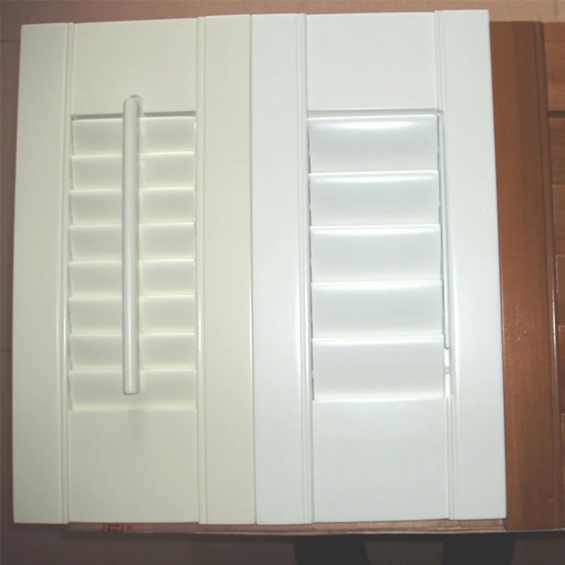 Indoor 100% Custom Window Shutters With Standard Tilt Bar And Z Frame Basswood Plantation Shutter