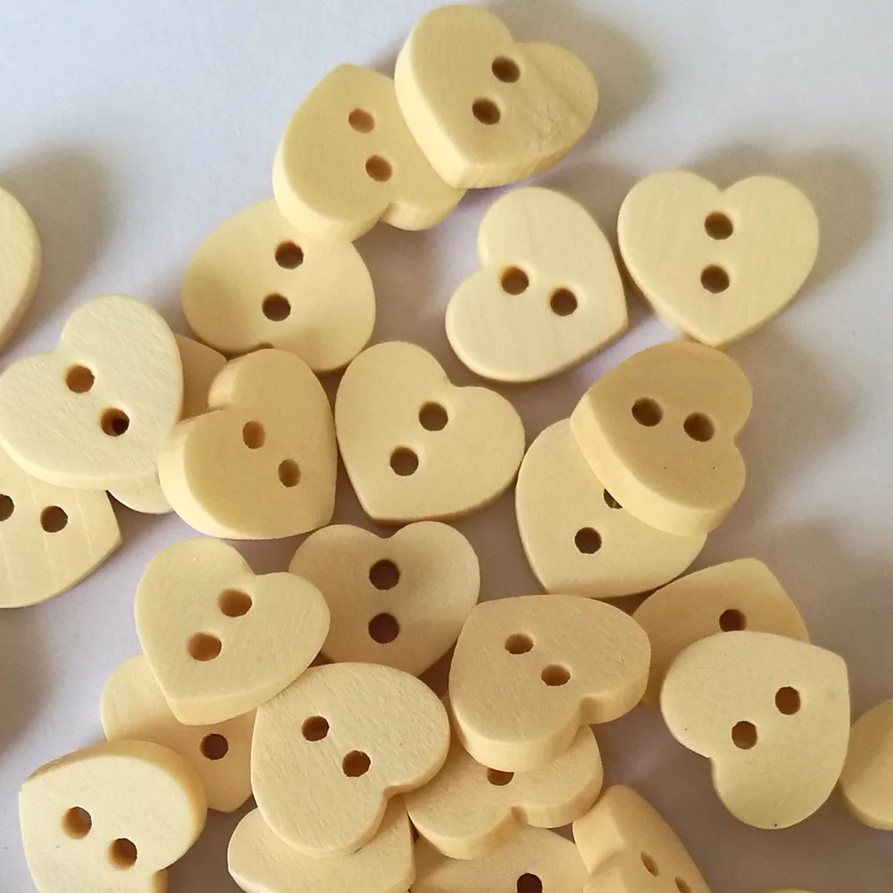 50PCs Wood Sewing Buttons Scrapbooking Heart Natural 2 Holes DIY Buttons for Colthing Decor Sewing Clothing Cartoon DIY Button