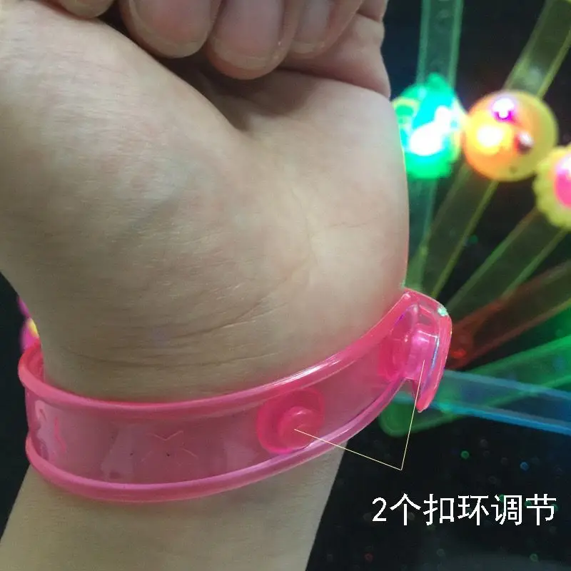 Flash Led Verlichting Kinderen Kids Armband Wrist Band Verjaardagscadeau Partij Decoratie Cartoon Flash Lichtgevende Horloge