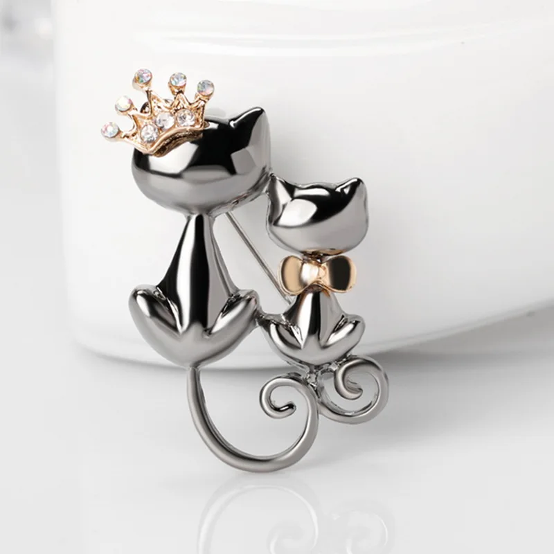 Vintage Metal Crystal Couple Queen Cat Brooch For Women Mom Collar Pins Corsage Double Animal Brooch Badges Jewelry Accessories