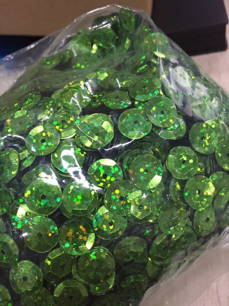 30g(about 750pcs) Large Round Sequins 10mm PVC Sequin Cup Round Sequins Artesanatos Acessorios Laser Green Confetti Spangles