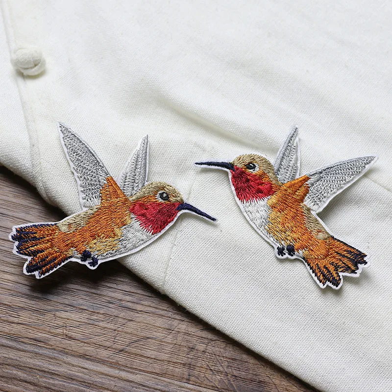 1PCS Embroidered Cloth Patch Iron on Creative Clothing Decorations Cartoon Hummingbird Pattern