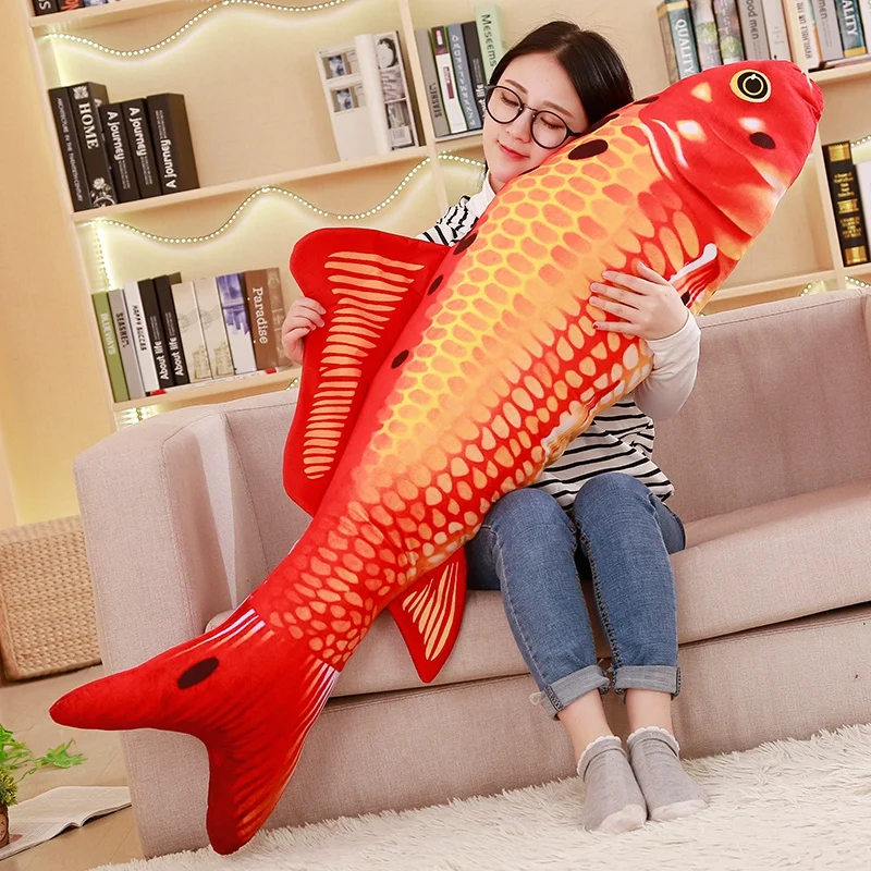 1pc 60 centimetri di trasporto di simulazione Broccato carpa giocattolo della peluche farcito molle sveglio di simulazione di pesce animale peluche cuscino cuscino del divano cuscino di compleanno regalo