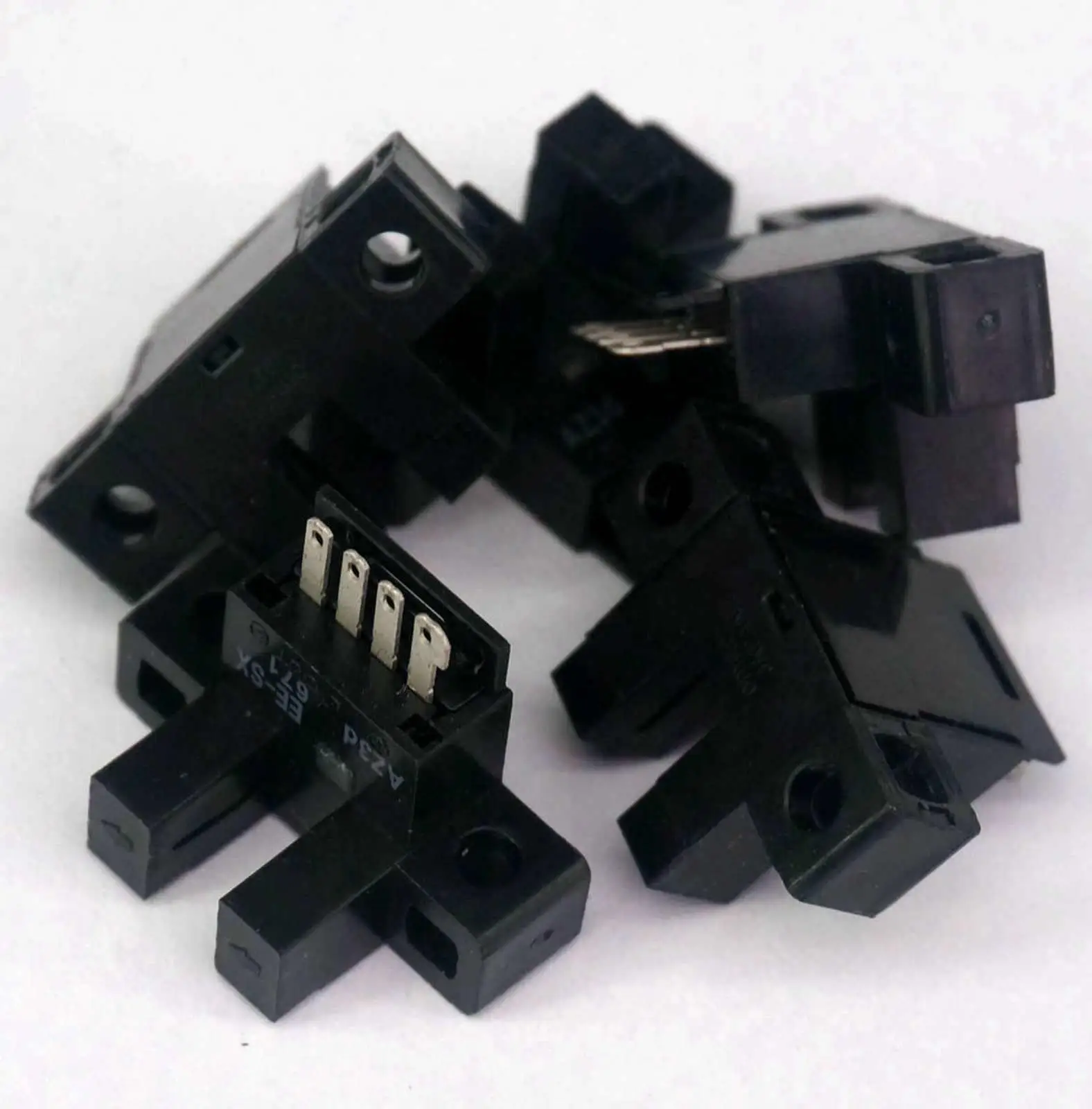 

5 шт. NPN DC5-24V 100 мА оптический переключатель с прорезями EE-SX671 5 мм фотоэлектрический датчик