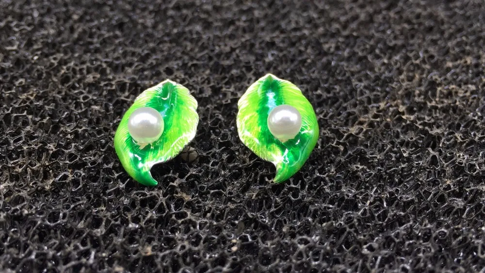 

S925 Silver Pearl Cloisonne Lily leaves earrings