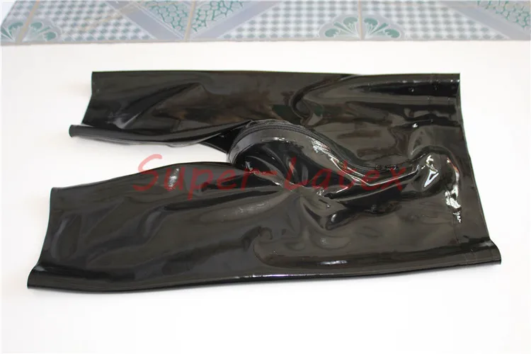 

Мужские латексные шорты со скрытым пенисом