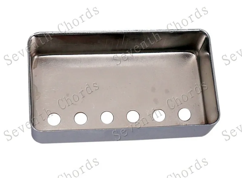 Ein Set mit 2 Stück Messing-Humbucker-Abdeckungen mit 6 Löchern und 6 Saiten für E-Gitarren-Zubehör, in drei Farben. – Detail 21