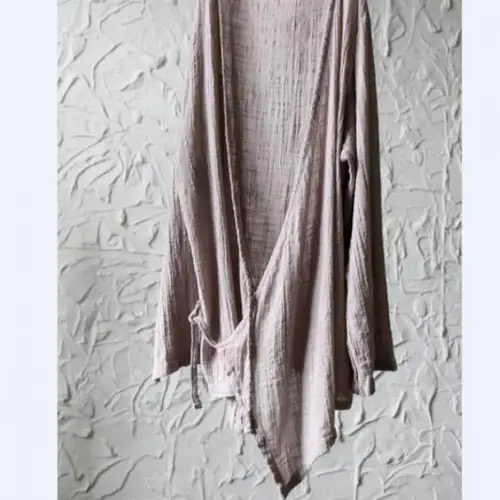 بلوزات وقمصان