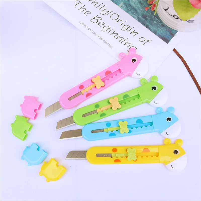 Student utility knife Handicraft cutting paper 4 colors cute animal shape knife Replaceable blade