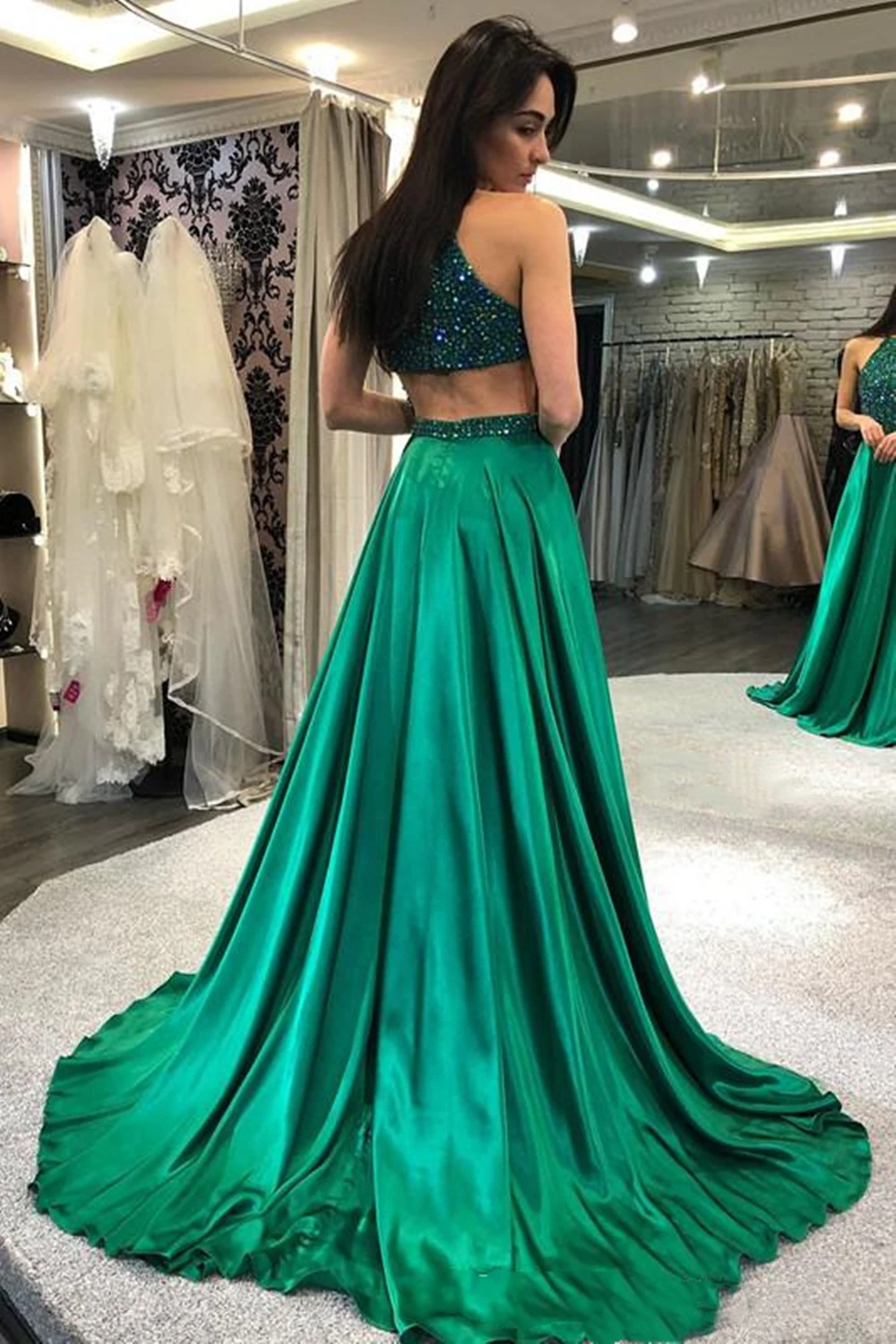 Halter Gemerlapan Satin Prom Gaun dengan Kunci Kembali Panjang Kontes Gaun dengan Rhinestones Custom Made Formal Gaun Malam