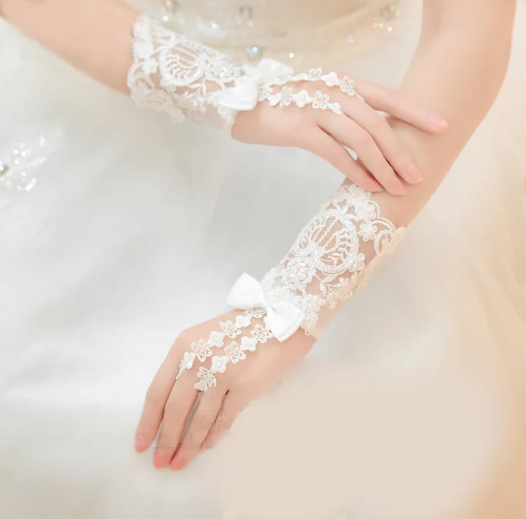 2018 New Fashion Bridal Beads, Short Wedding Gloves, Wedding Accessories Wedding Gloves Lace Bow Spring and Autumn Wrist Long