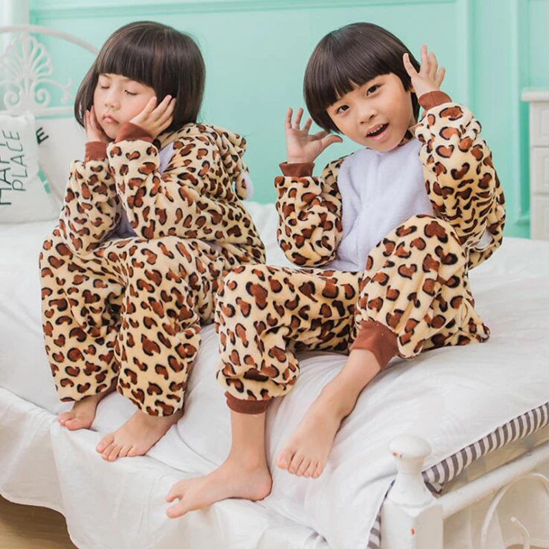 بدلة الأطفال التأثيرية على شكل الدب الفهد Kigurumi Onesies بدلة الأطفال الانيمي الكرتونية زي للبنات الأولاد ملابس النوم التنكرية على شكل حيوانات