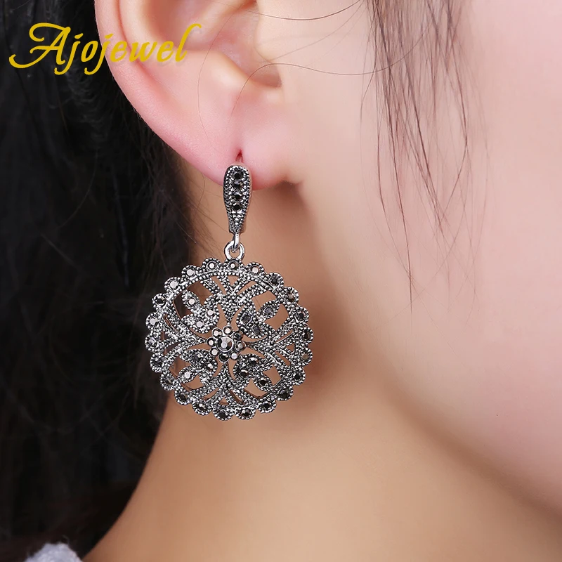 Ajojewel Vintage Hollow Flower Jewelry Set Round Earring Necklace And Ring With Full Black Rhinestone