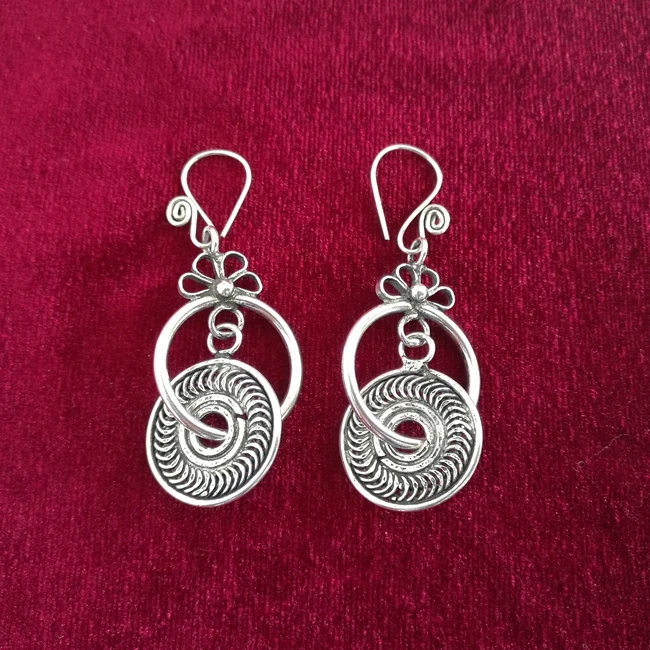 Guizhou handmade jewelry Miao jewelry Handmade seedlings silver   Earrings Circle flower earrings