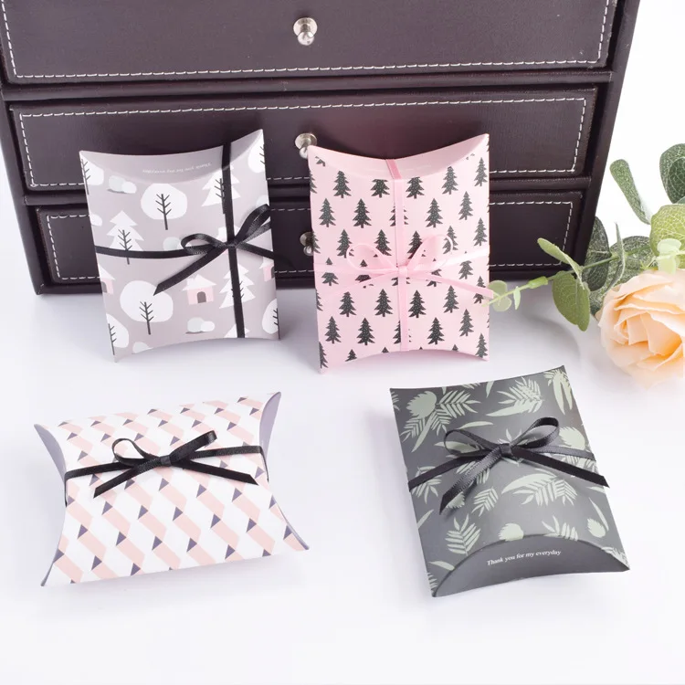 50Pcs New Creative Mini Gift Pillow Bag Box for Party Baby Shower Paper Chocolate Boxes Package/Wedding Favours Candy Boxes