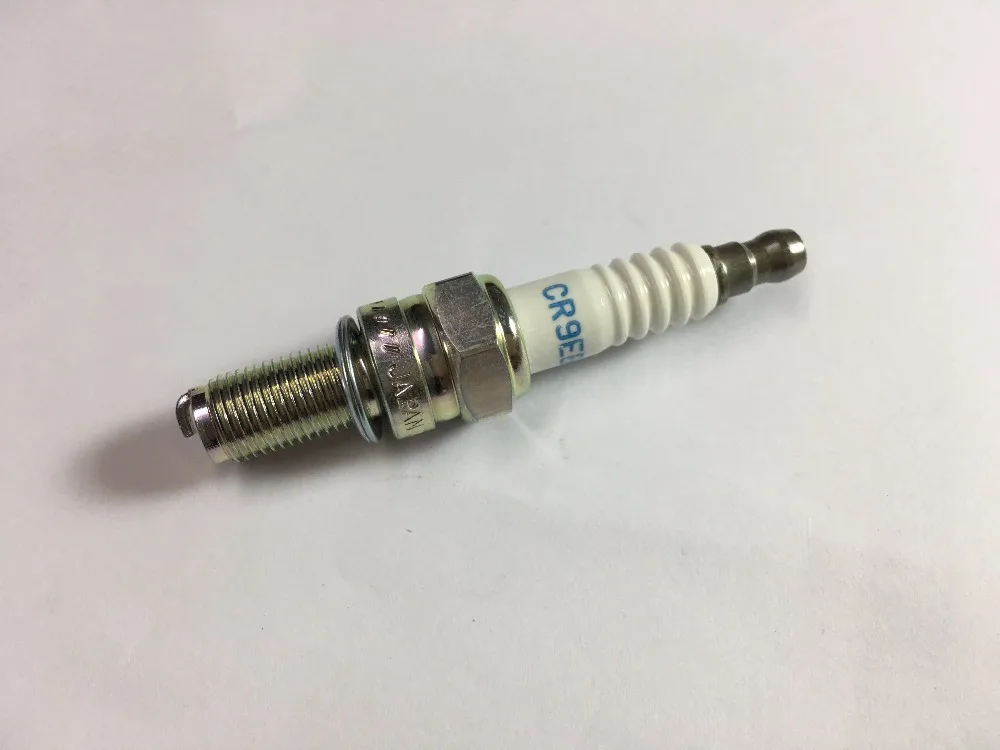 Spark Plug CR9EB for Benelli TNT899 TNT1130 TRE899K TRE1130K  Amazonas Cafe racer / TNT TRE 899 1130