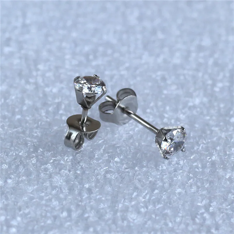 Titanium With 4mm Clean Zircon Round Stud Earrings 316L Stainless Steel IP Planting No Fade No Allergy