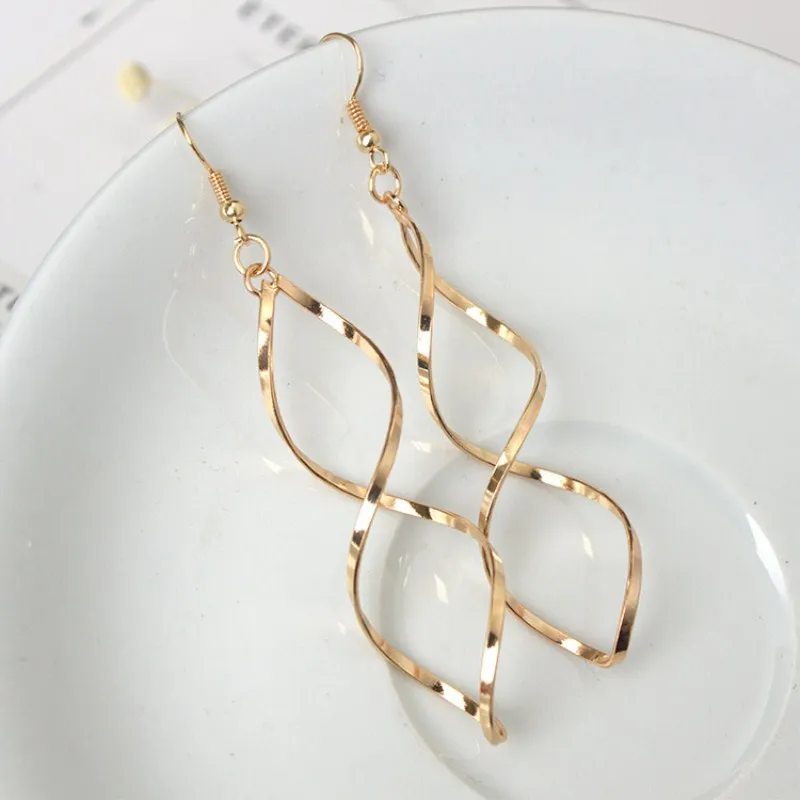 New Simple Spiral Curved Long Drop Earrings for Women Wave Design Fashion Female Stud Jewelry Party Wedding Cute Earring