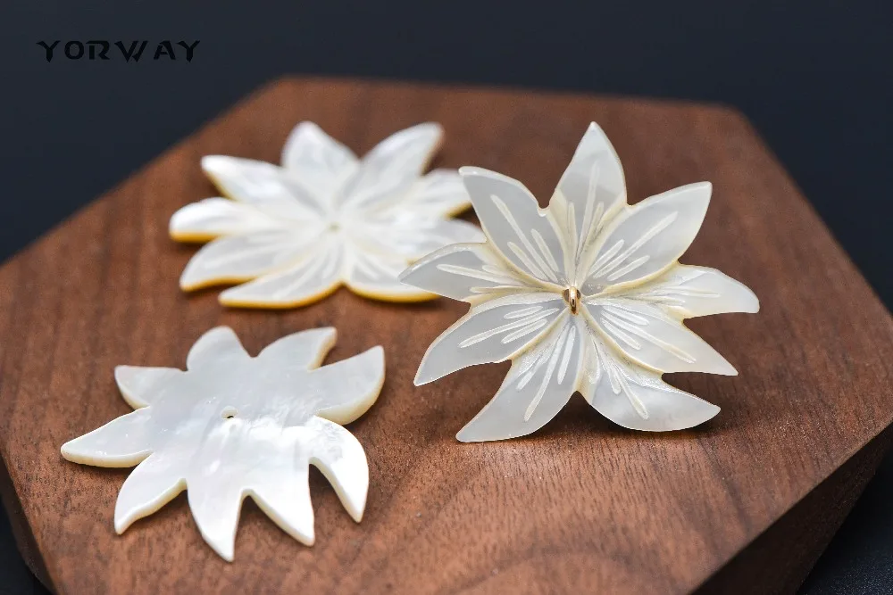 10pcs White Mother of Pearl Shell Lutos Carved Flowers 36mm -(V1216-1)