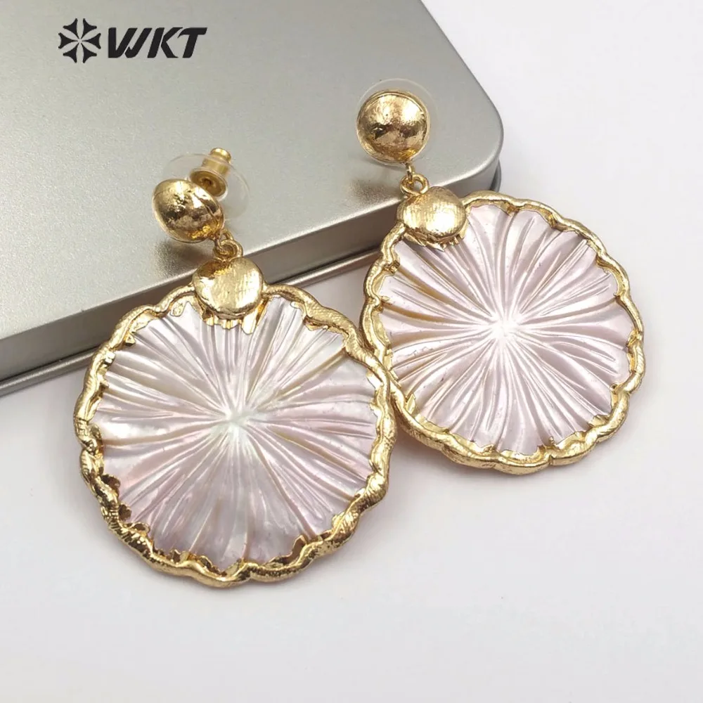 WKT WT-E482 Classic hot sale white shell earrings fresh natural style daisy flower shape lady cute earrings jewelry