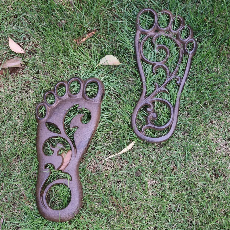 Vintage Hollow Foot Shaped Cast Iron Outdoor Garden Courtyyard Decor Grass Lawn Protect Walk on Floor Mat Pad Home Outdoor Decor