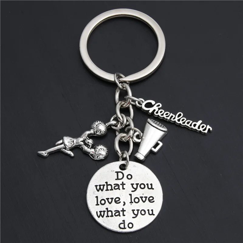 Porte-clés pom-pom girl, breloques d'équipe d'encouragement, porte-clés adolescent, cadeau, porte-clés et lanières, livraison directe, bijoux d'encouragement, E2034, 1PC