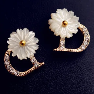 

Korean small fresh elegant and delicate Flower Rhinestone D letters shell Camellia Daisy Earrings