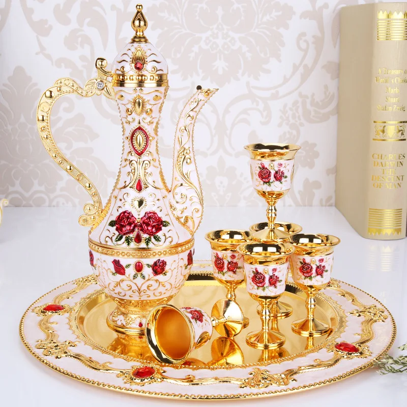 New Arrival Elegant Golden White Wine Set Court Wine Jug Cups Plate Set Home Bar Exquisite Decor