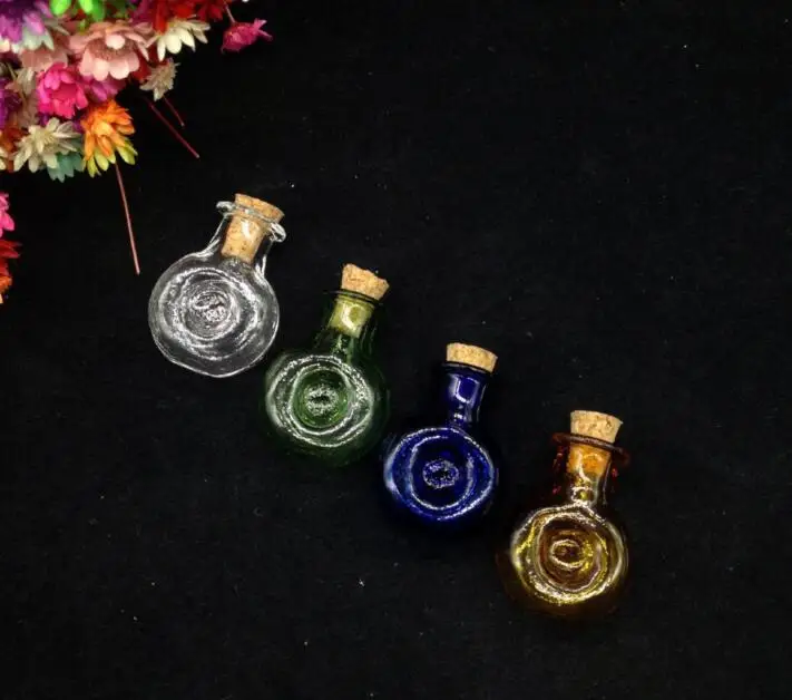 

100pcs 20*30mm Mini Glass Bottles Pendants Small Wishing drift Bottles With Cork Arts Jars necklace Pendants Gifts Vial XO shape