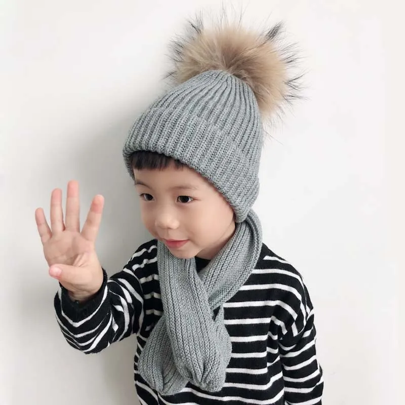 

Kids Soft Core yarn Knitted Winter Beanie Hat For Girls Boys Real Raccoon Fur pompom Hat And Scarf Set For Children