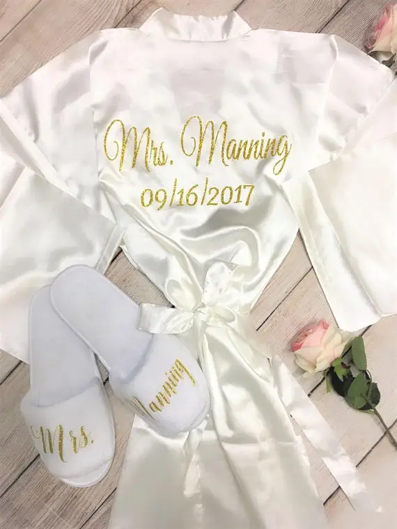 

Personalized glitter wedding Bride Bridesmaid satin pajamas robes with slippers bridal shower kiminos party favors decorations