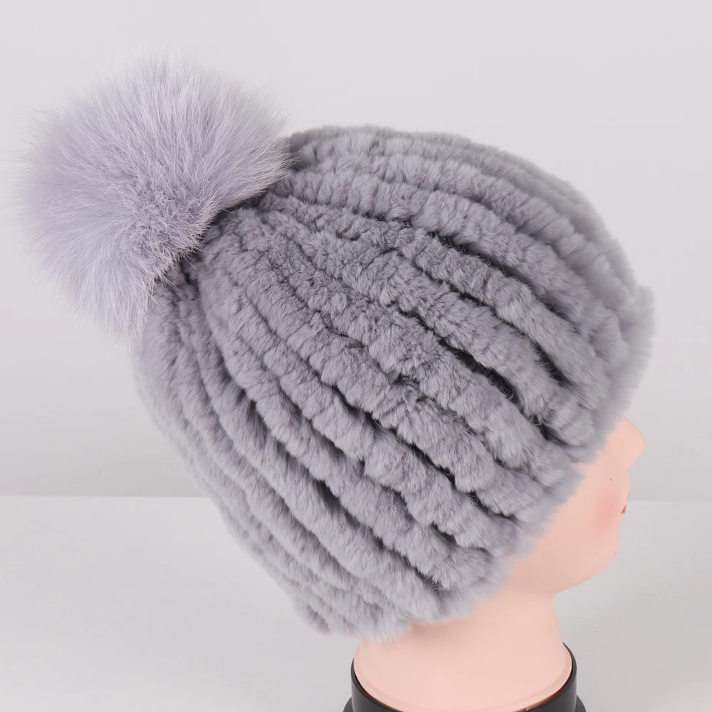 جيد مطاطا حك الثعلب كرة فرو القبعات للنساء مخطط الطبيعية ريكس الأرنب الفراء قبعات الشتاء الفتيات موضة الفراء الحقيقي قبعة صغيرة