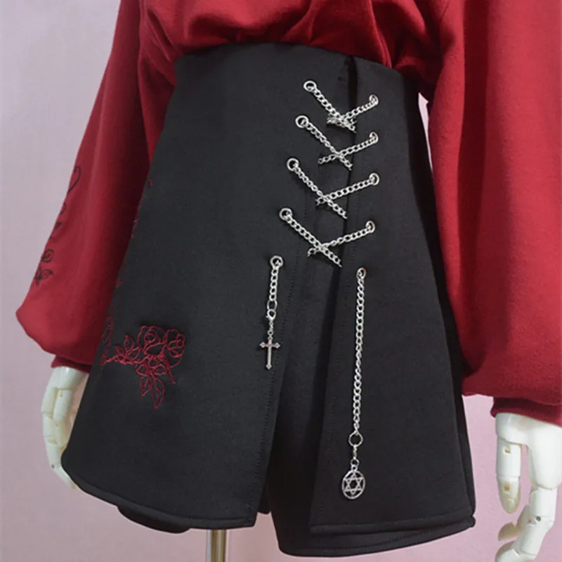 Female Darkness Girl Shorts Skirts Gothic Punk Lolita Retro Vintage Women\'s Rose Embroidery Chain Bandage Criss-Cross Bottoms