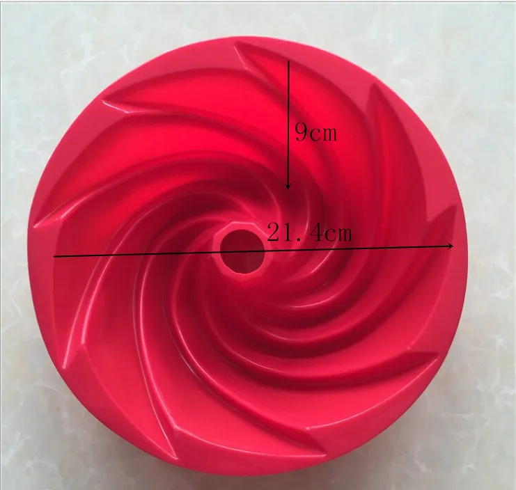 Single large swirl silicone cake mould DIY baking tools are used for baking