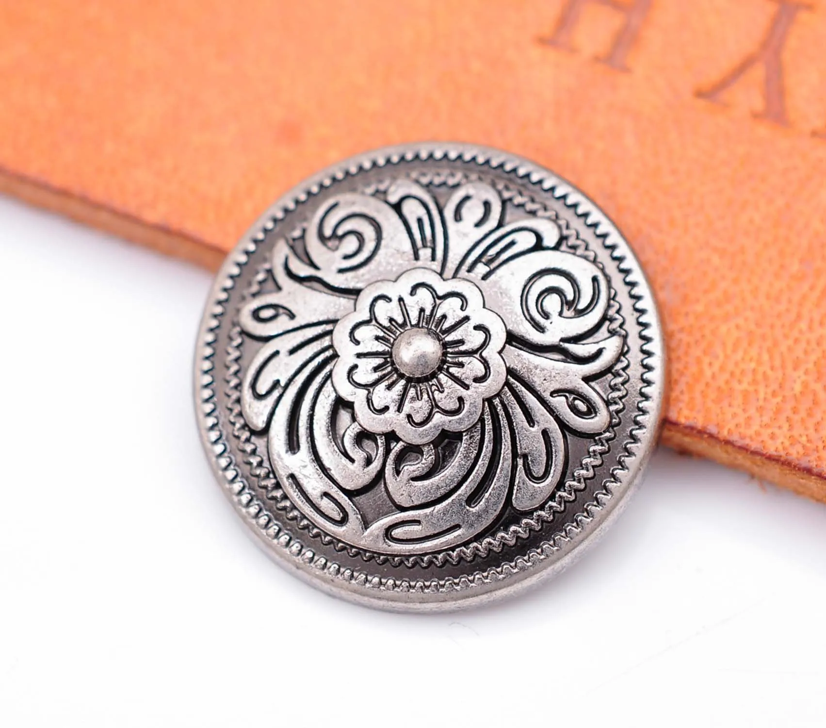 20X 20*20mm Antique Brass/Silver Western Cowboy Flower Conchos Button For Saddles Headstall Bridle Leathercraft Decor