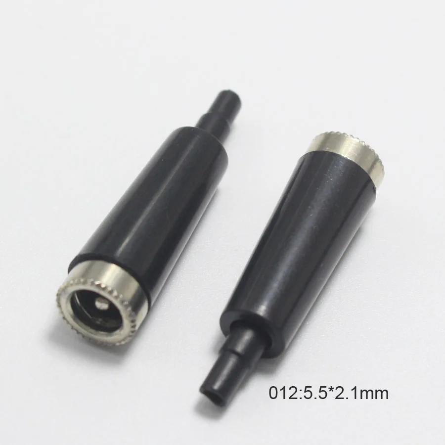N/A Red Tip 3,5 x 1,3 mm Maschio a 5,5 x 2,5 mm Female Jack DC Power Connector Black N/A Red Tip 3,5 x 1,3 mm Maschio a 5,5 x 2,5 mm Female Jack DC Power Connector Black