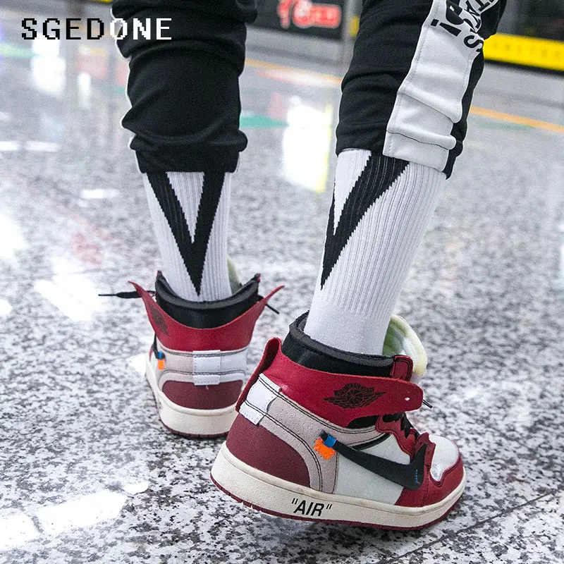 Tide V Black Red V Europe And The United States High Street Hip Hop Tide Skateboard Socks Fashion Letter Tube socks For Couple